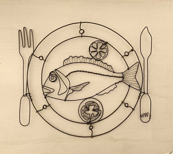 Assiette de daurade en fil de fer 