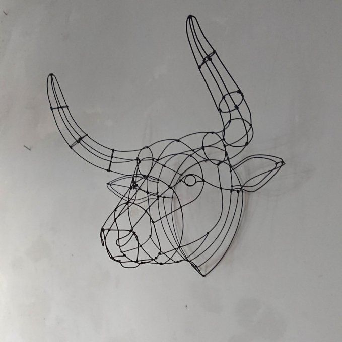 Tête de taureau en fil de fer